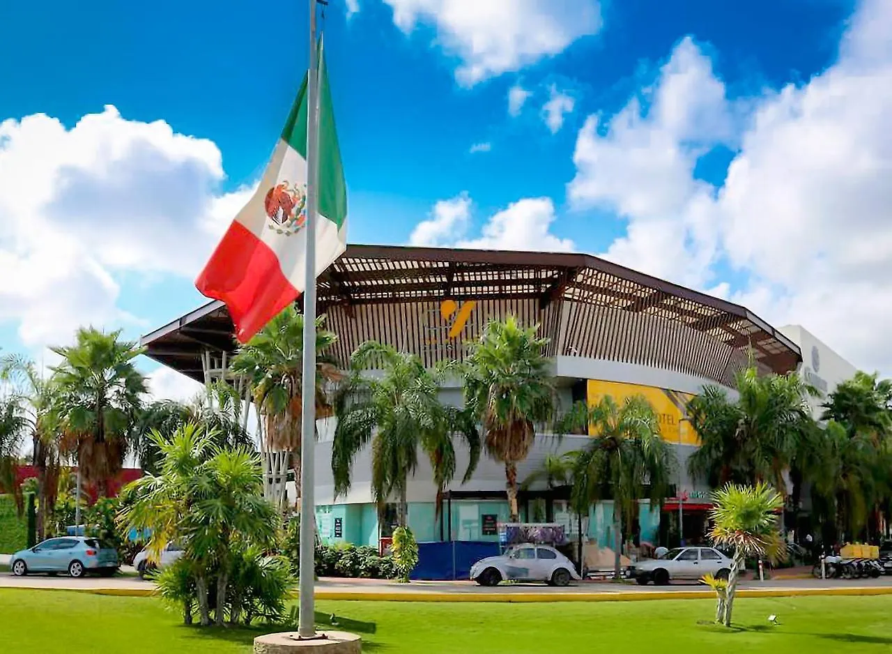 The Yellow Capsule Cancún