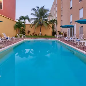 Hotel Express Junior By Marriott, Cancún